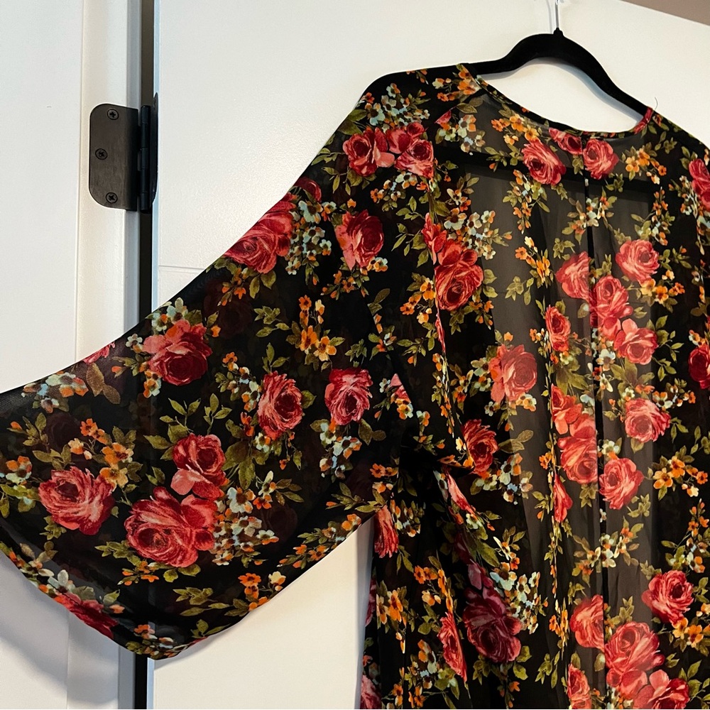 Iris | Rose Patterned Robe Cover Up - Picture 8 of 14